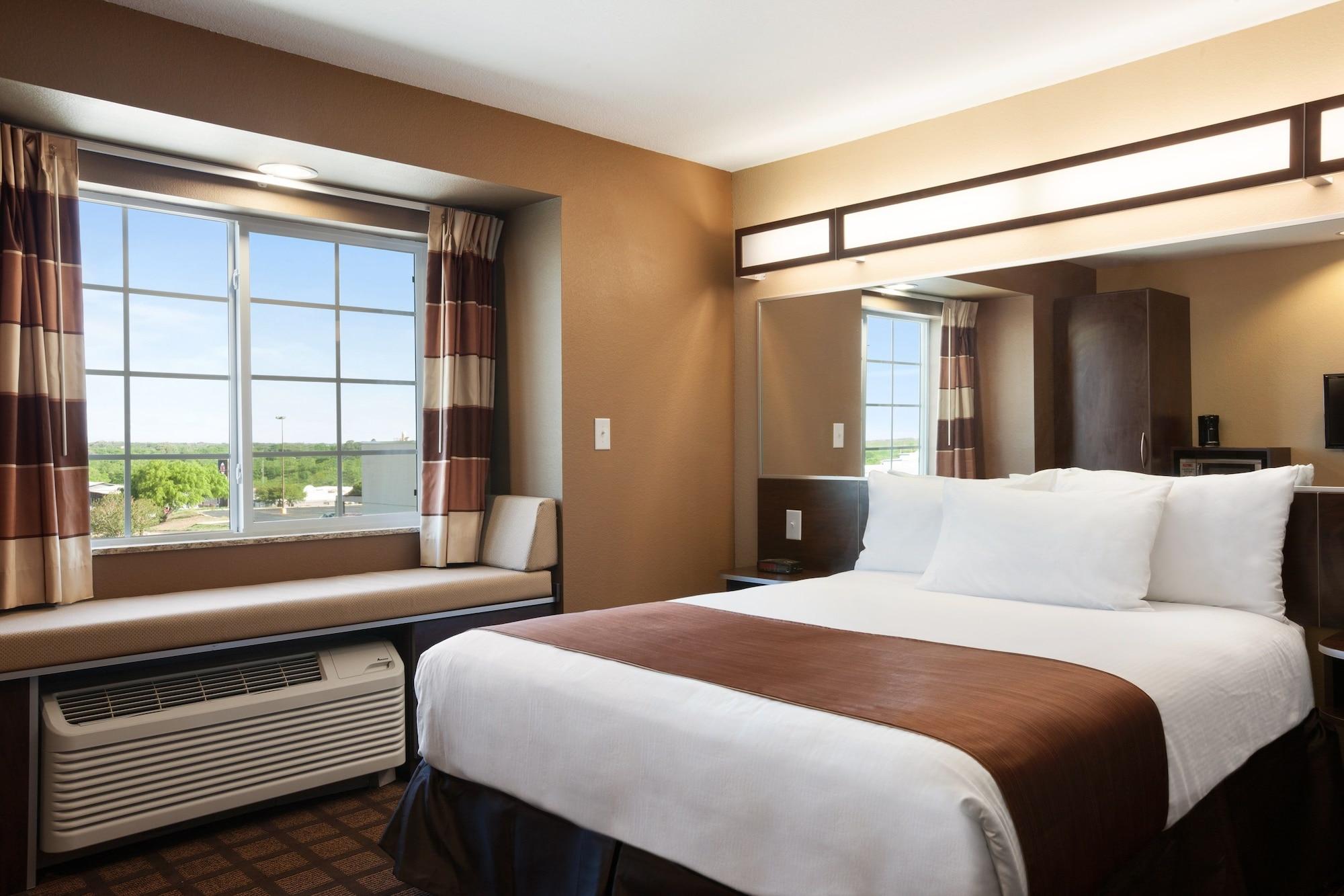Microtel Inn & Suites By Wyndham Midland Extérieur photo