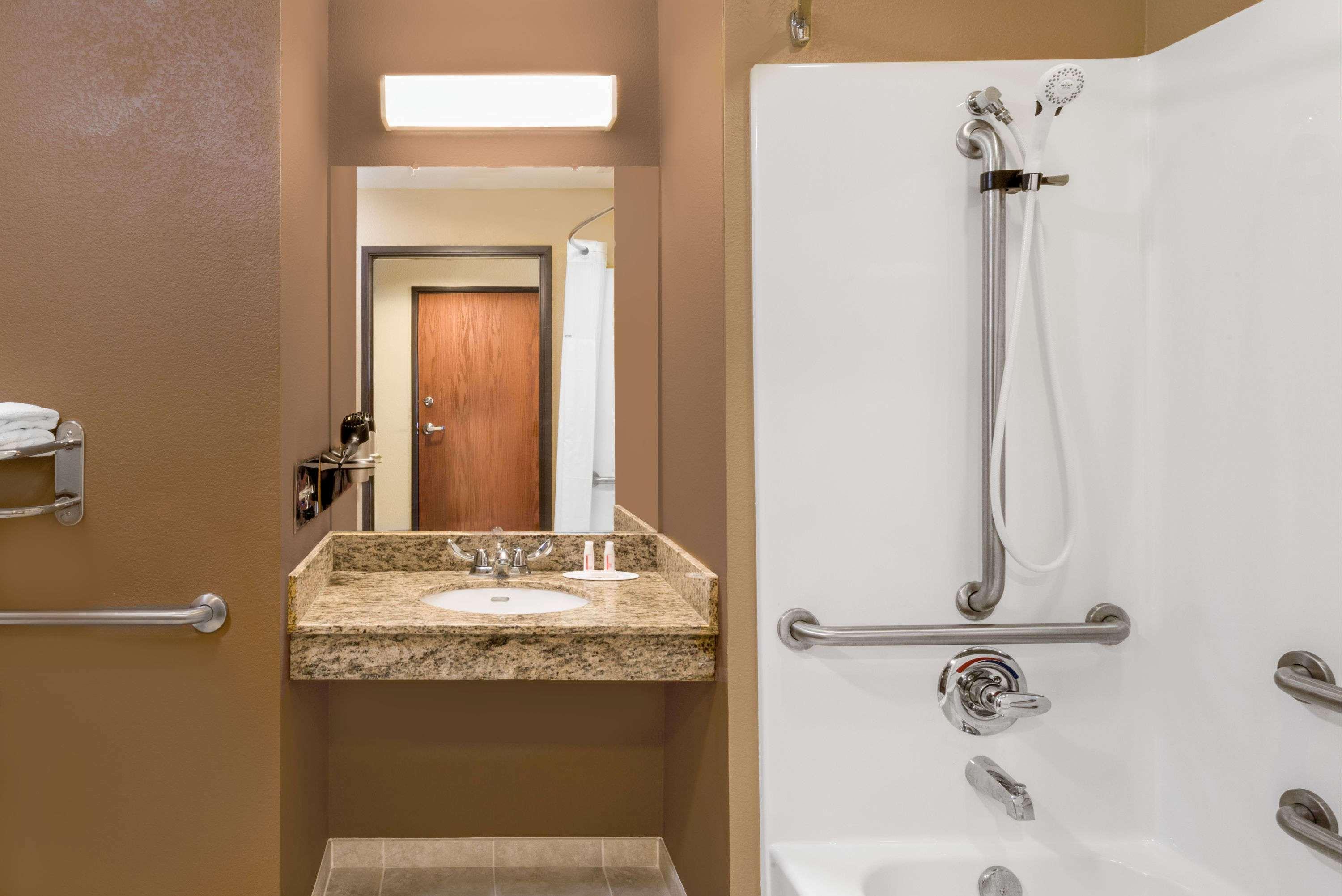 Microtel Inn & Suites By Wyndham Midland Extérieur photo