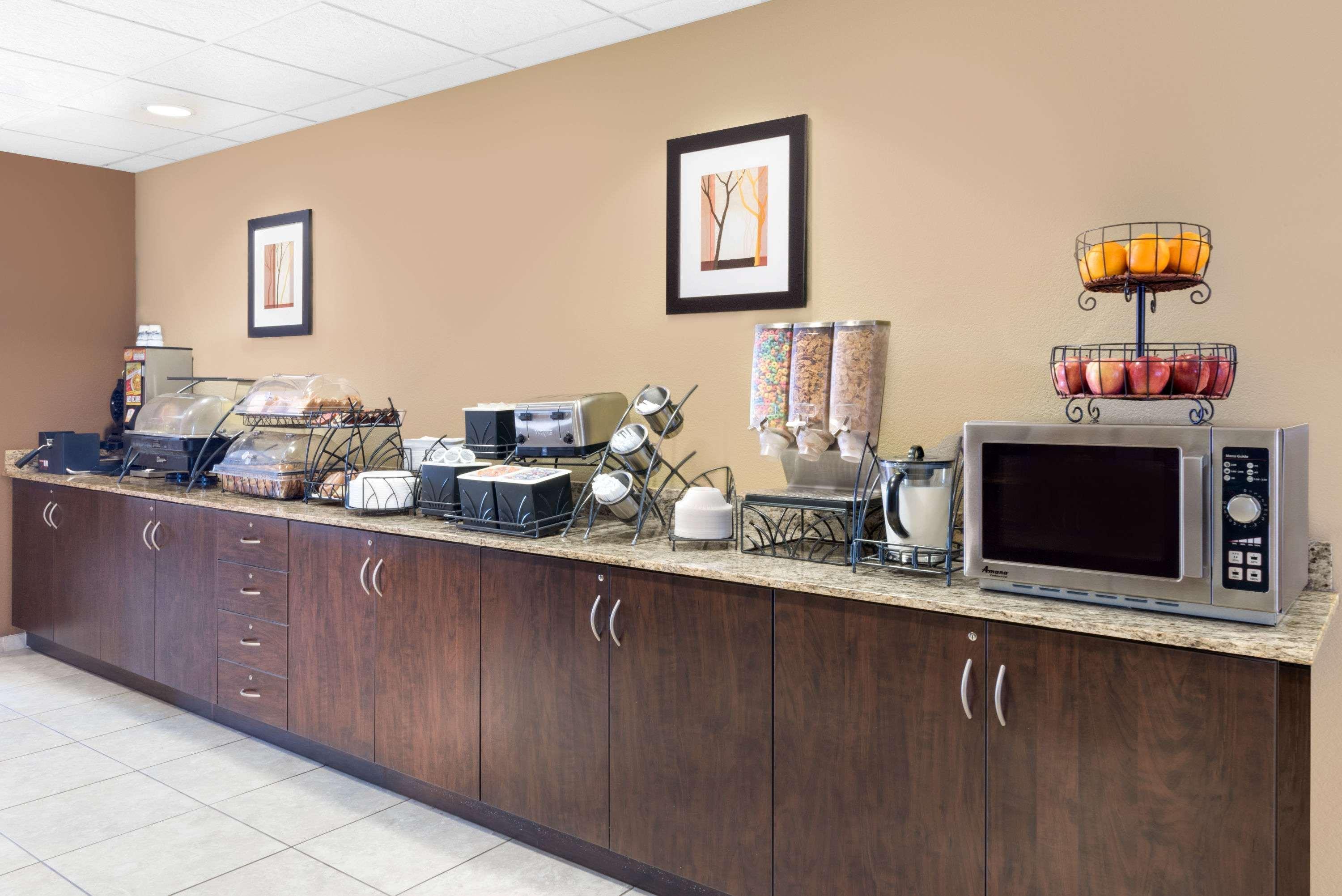 Microtel Inn & Suites By Wyndham Midland Extérieur photo